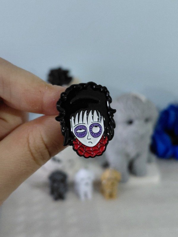 Producto - Pin metalizado - Lydia Deetz de "Beetlejuice" #2480