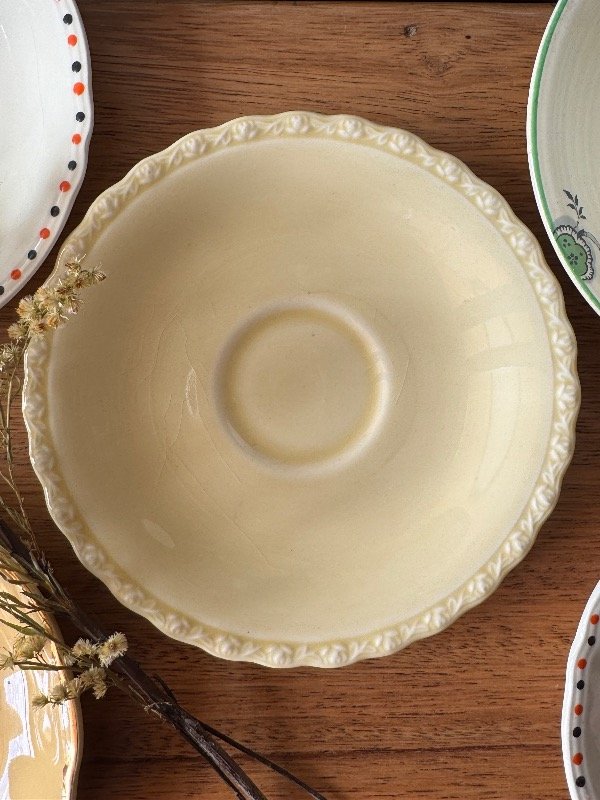 Producto - Plato de té de loza inglesa marfil