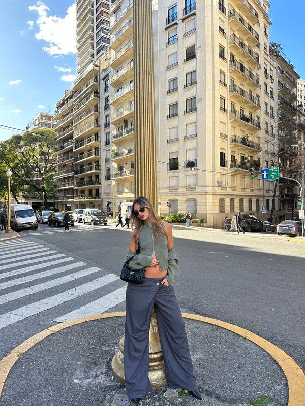Producto - Pant cruzado Bershka Talle 42