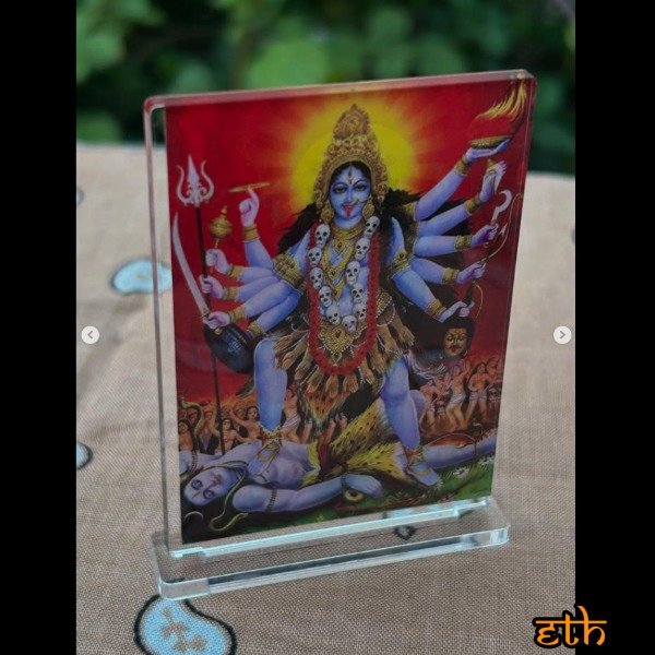 Producto - MAHA KALI STAND ACRILICO