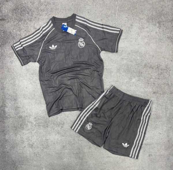 Producto - Conjunto Camiseta Real Madrid Entrenamiento Importado Gris