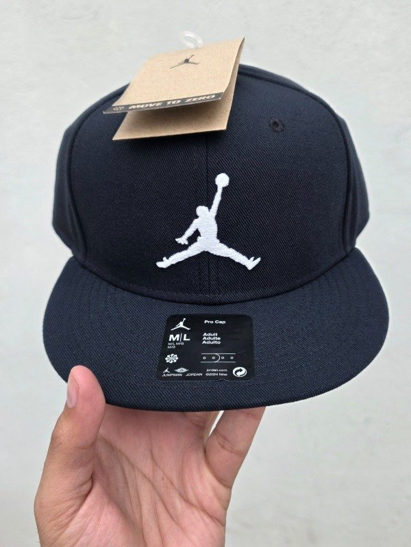 Jordan brand pro snapback black/white — imagen 3
