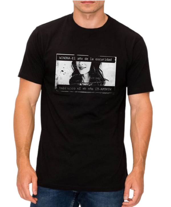 Producto - Remera Experimento Winona El año de la oscuridad B/N