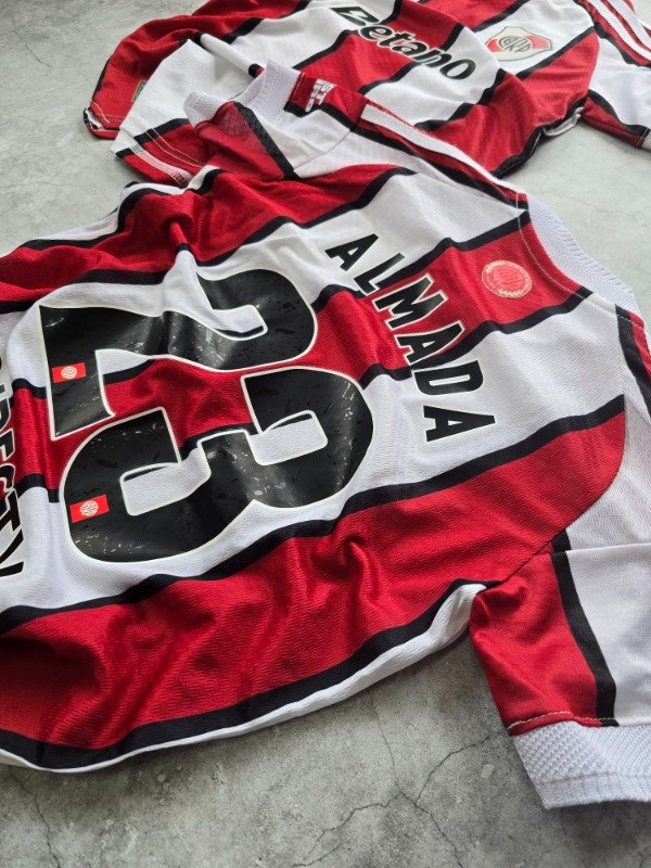 Producto - Camiseta River Plate Alternativa Almada Niño PREMIUM - 3
