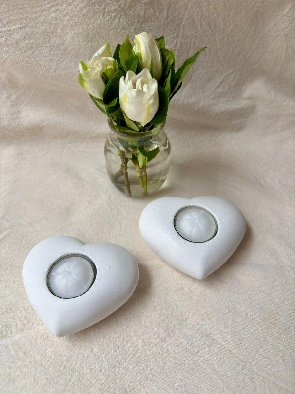 Producto - Portavelas de yeso corazón + velita con cazuela