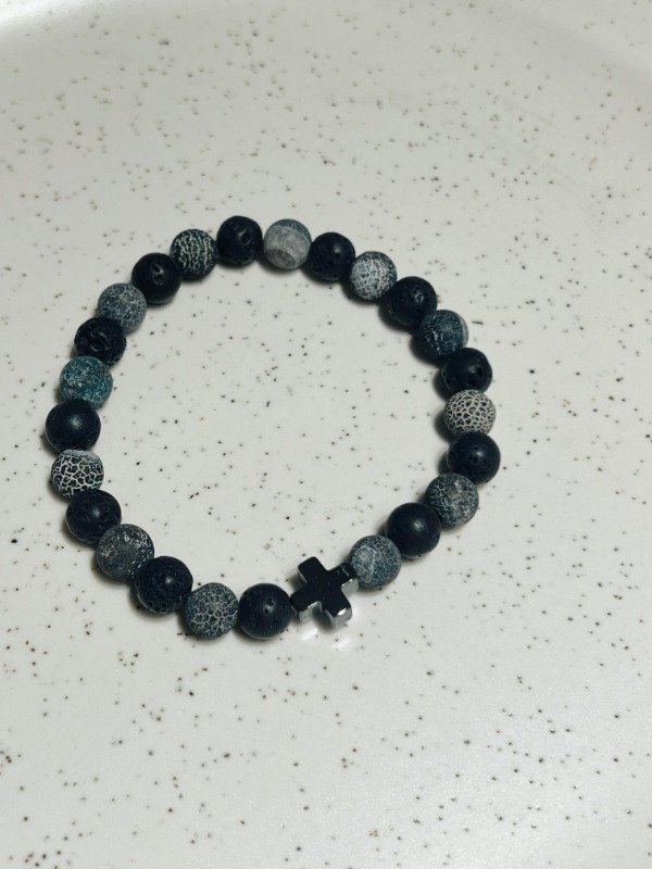 Producto - Pulsera piedra volcanica y dije cruz