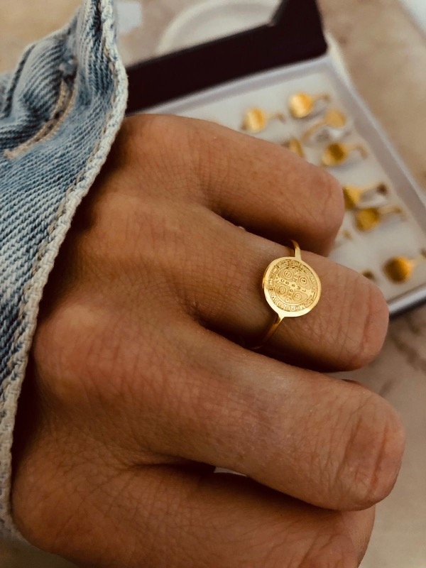 Producto - Anillo San Benito sellito dorado -