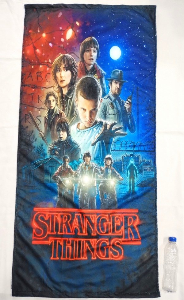 Producto - Toallon Stranger Things Personajes