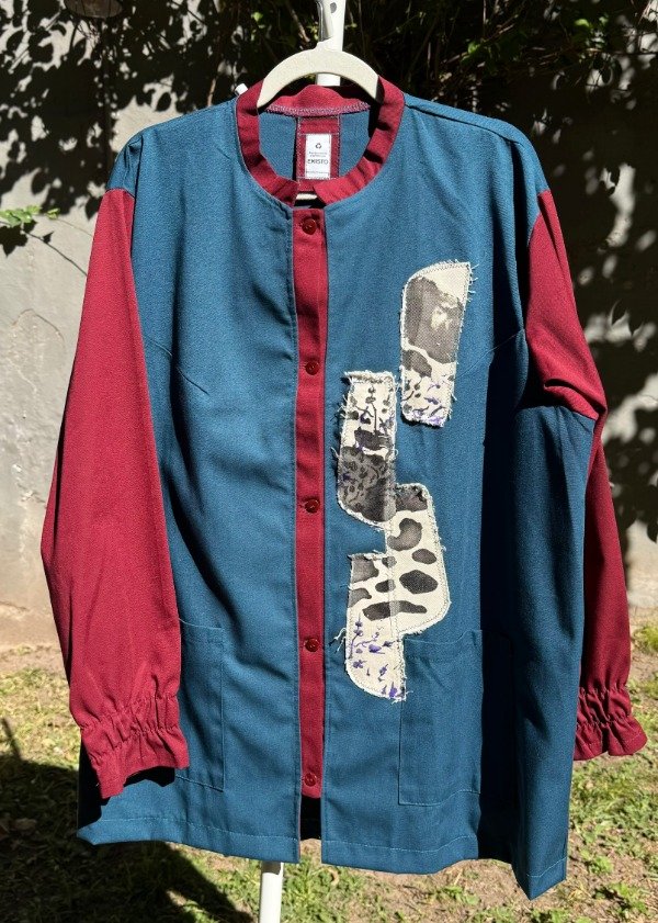Producto - Camisaco intervenido petróleo (Talle 5)