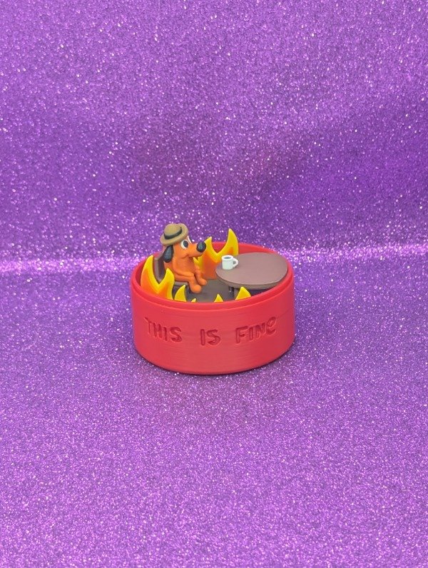 Producto - Mini Diorama "This is fine"