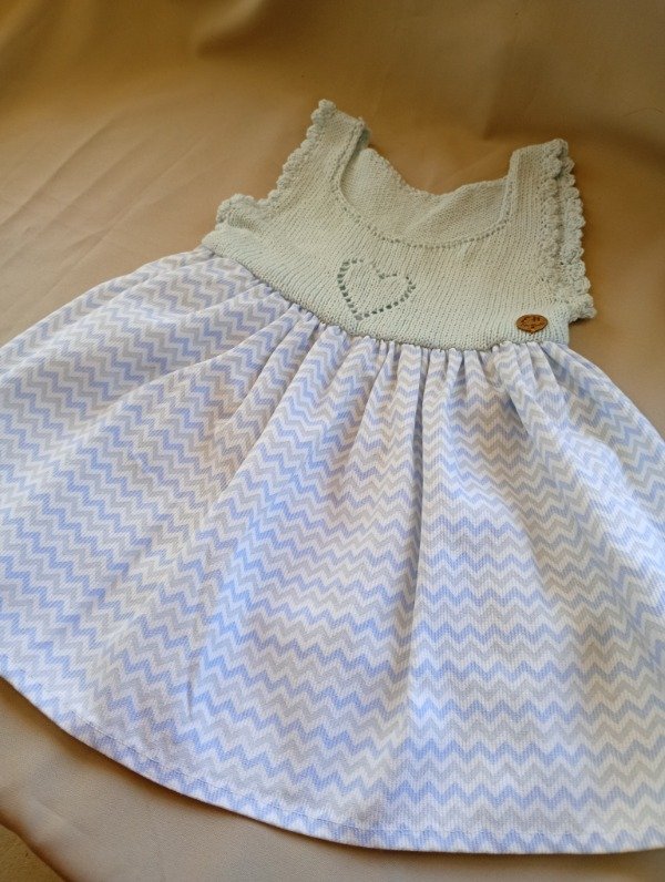 Producto - Vestido celeste con calado corazón y tela piqué. 12 - 18 meses