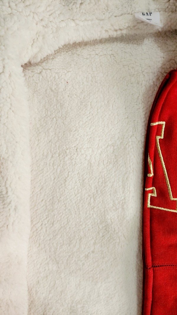 Campera con corderito gap talle 5 roja — imagen 3
