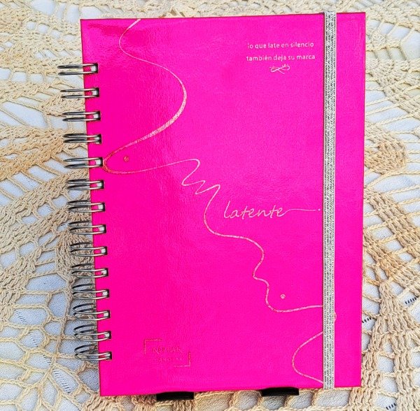 Producto - Latente  FUCSIA / Cuaderno A5 Notar con Brillo Sectorizado