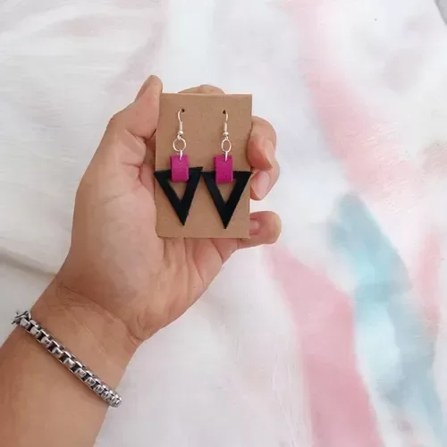 Producto - Aritos de cuero en triangulo