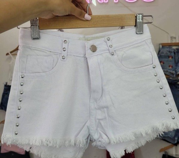 Producto - SHORT TACHAS BLANCO