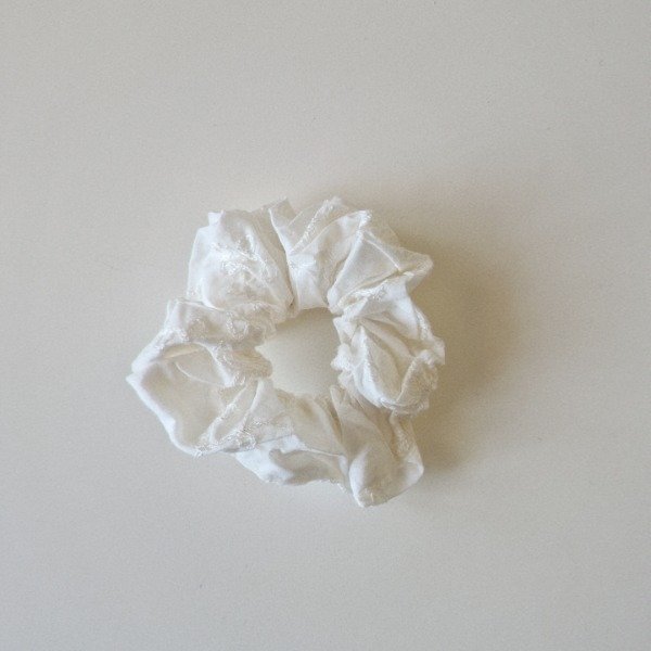 Producto - Scrunchie Broderie