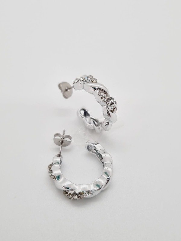 Producto - Aros acero quirurgico pasante semi argollita torsada detalle strass tors gde