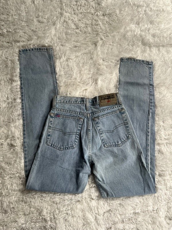 Mom jean vintage celeste talle 34 — imagen 2