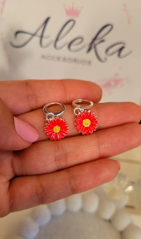 Producto - Argollas margaritas rojas de acero blanco - 3