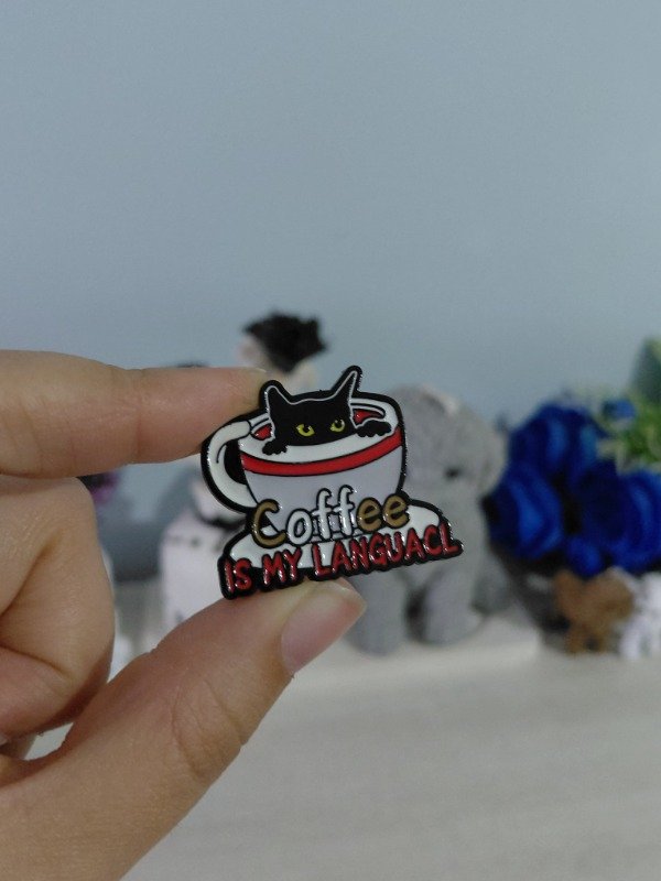 Producto - Pin metalizado - Coffee is my lenguacl #1941