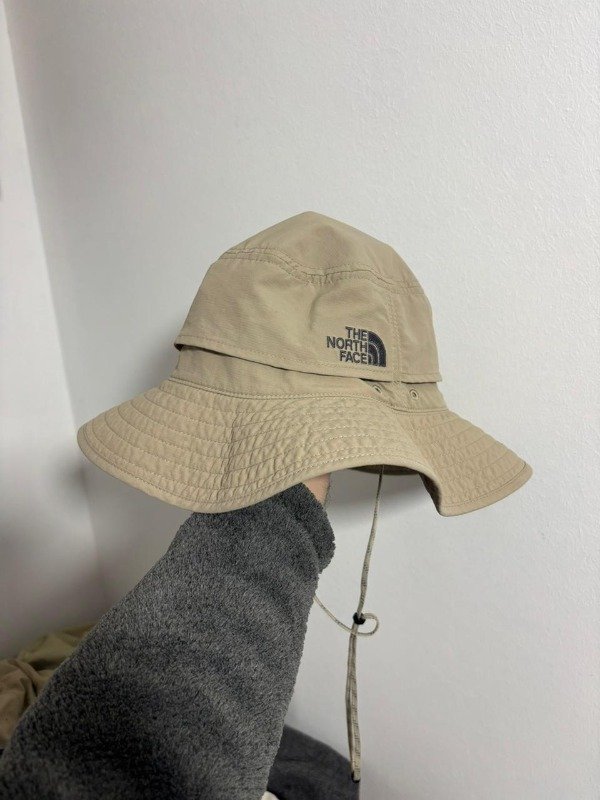 Producto - TNF HAT CON CORREA