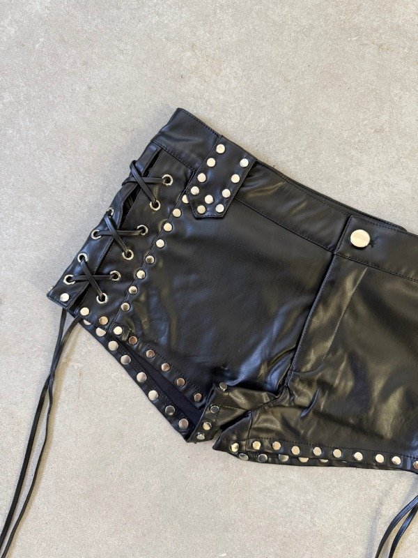 Producto - Short Engomado tachas