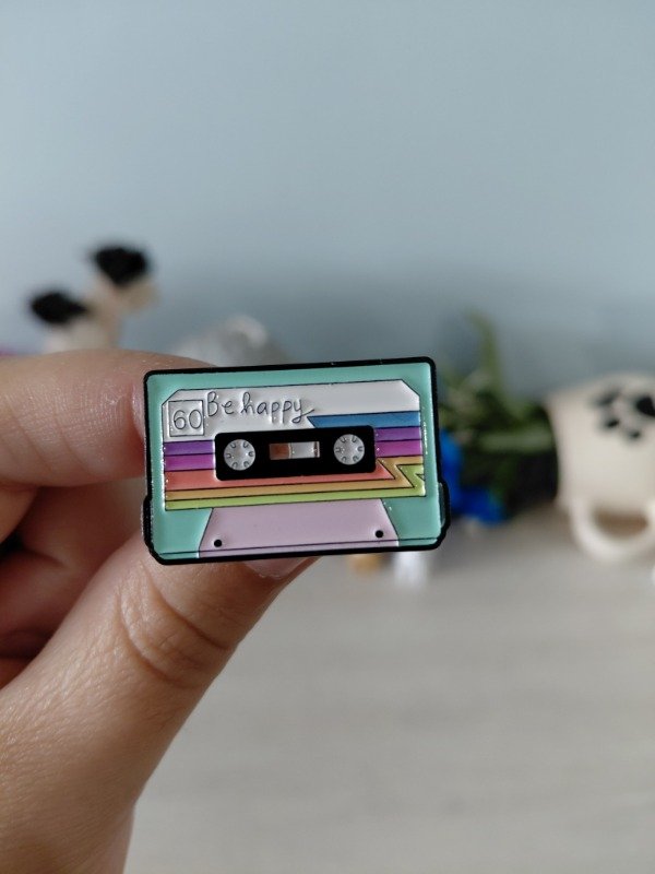 Producto - Pin metalizado - Cassette "Be happy" #1546