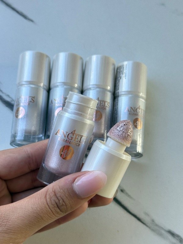 Producto - Iluminador liquido con esponja 4 angels - 1