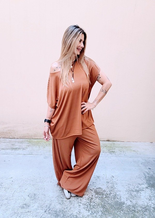 Producto - Conjunto Grecco camel manga corta