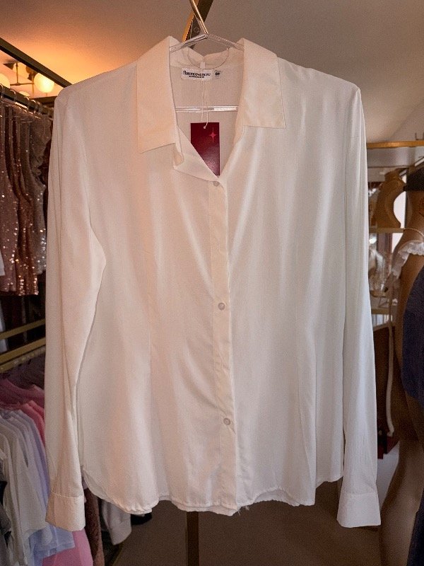 Producto - Camisa clásica entallada