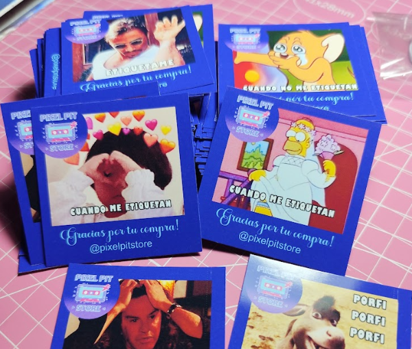 Producto - 100 Tags de Memes Virales (6x6cm) - 6