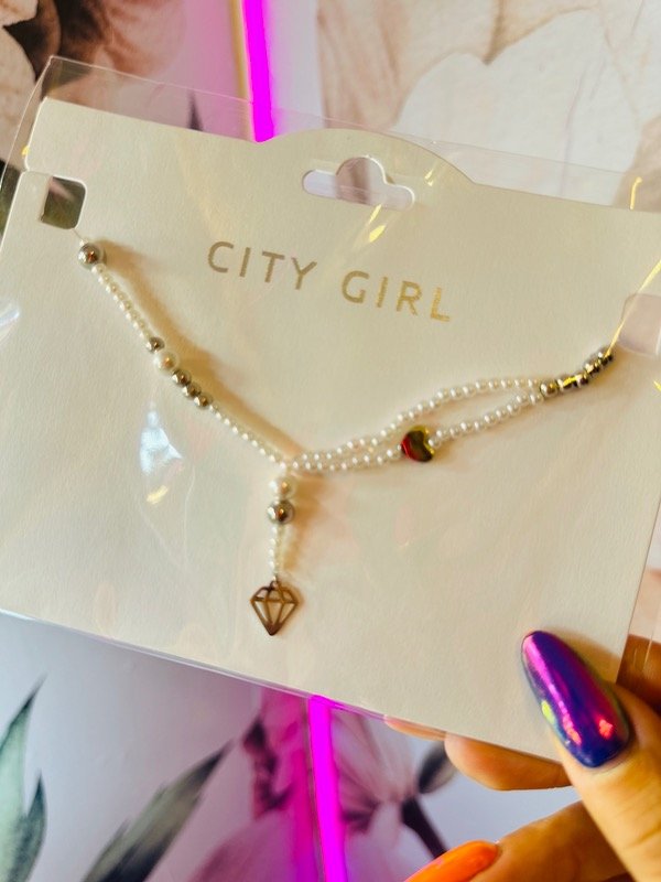 Producto - Cadena de perlas con colgante CITY