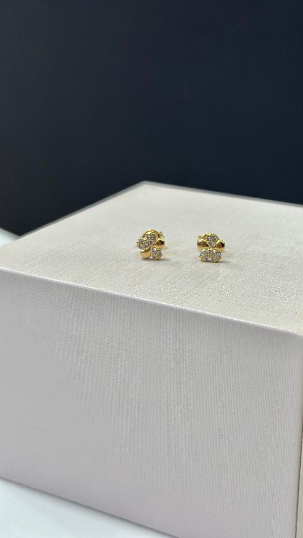 Producto - Aros florcita laminados en oro 18k