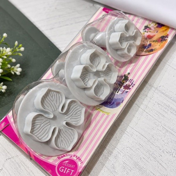 Producto - CORTANTE CON EXPULSOR FLOR HIBISCO X3 - 0