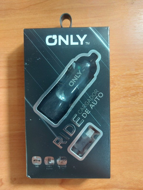 Producto - Cargador para auto v.8