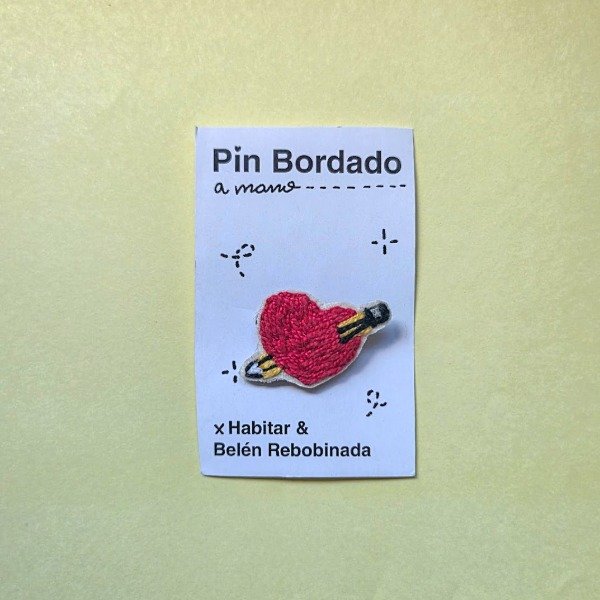Producto - Pin corazon ilustrado