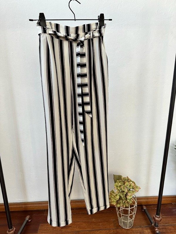 Producto - Pantalon Pull and Bear
