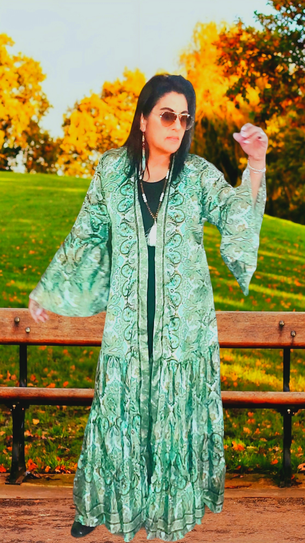 Producto - KIMONO CON VOLADOS EN TONO VERDE