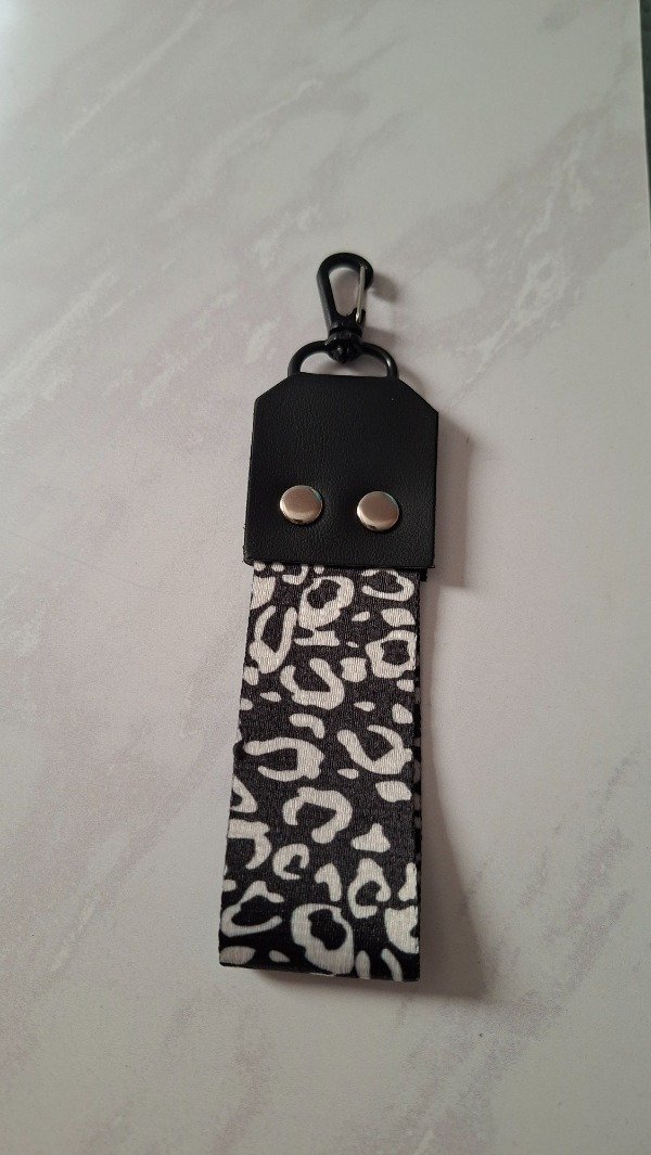 Producto - Llavero mini animal print negro