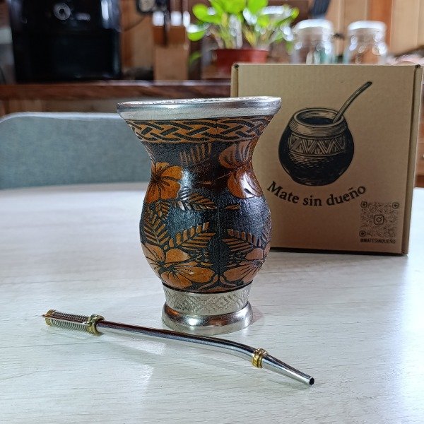 Producto - Mate de calabaza grabado láser 360 hojas y flores