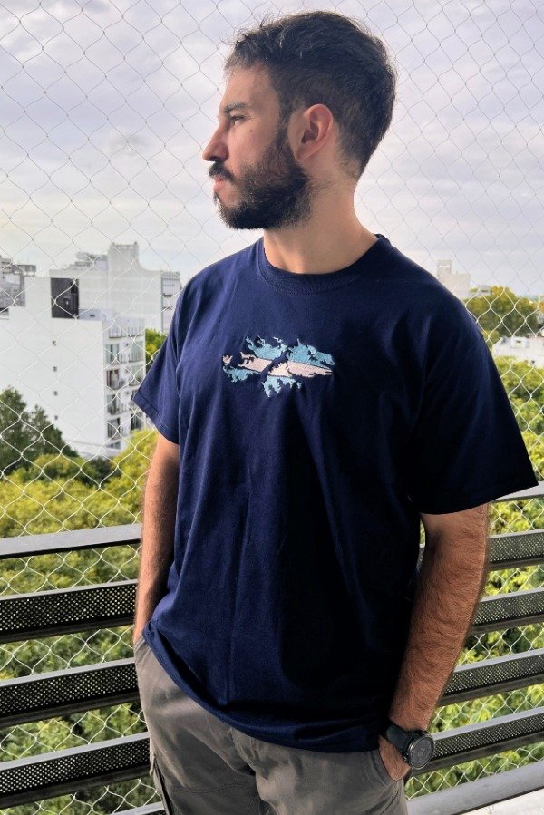 Producto - Remera Unisex Bordada MALVINAS