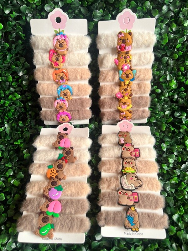 Producto - Set de scrunchies peluche capibara x 6