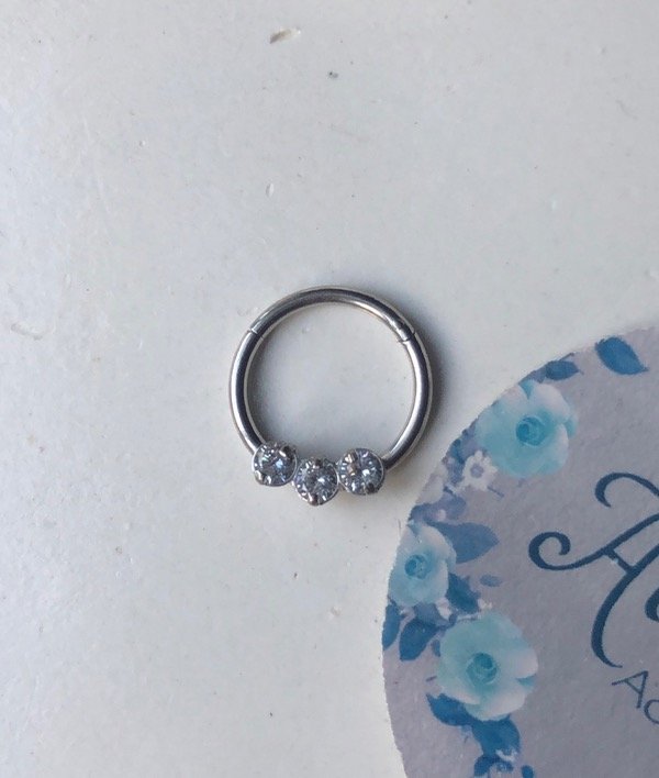 Producto - Piercing hélix tres strass clicker (acero)