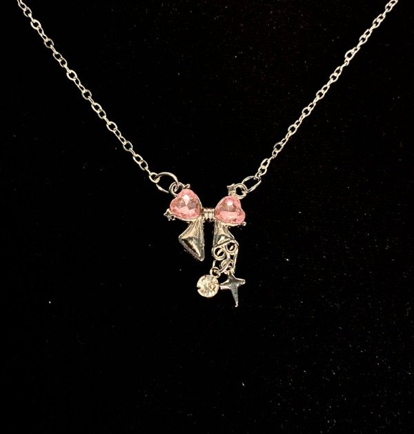 Producto - Collar Y2K moño rosa plateado