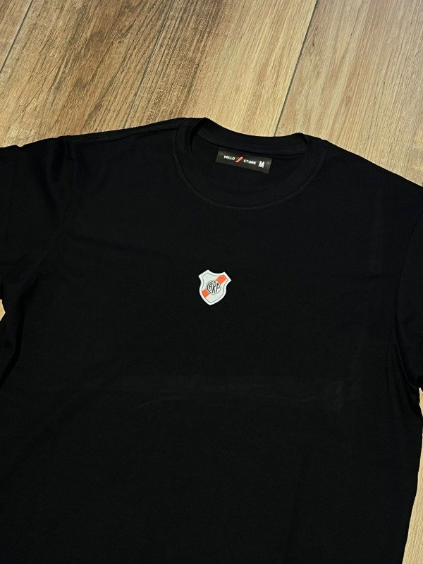 Producto - Remera de algodón River Plate escudo retro línea 2025