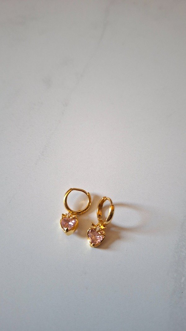 Producto - Argollas de acero dorado frutillas rosas