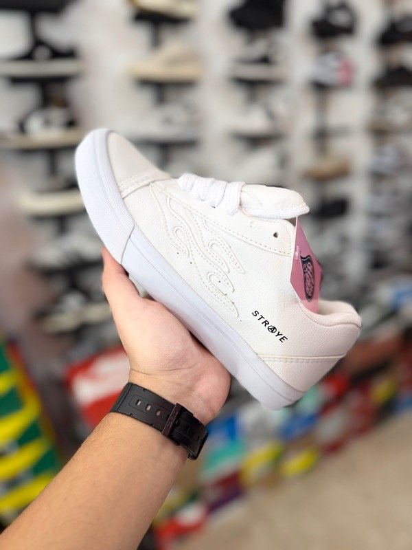 Producto - Straye Logan Puff white