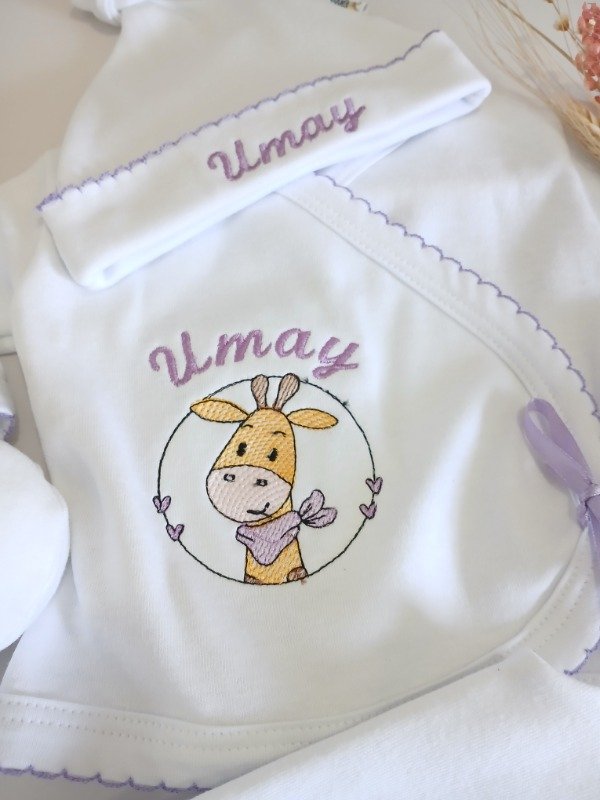 Producto - Ajuar jirafita lila personalizado 5p - 1