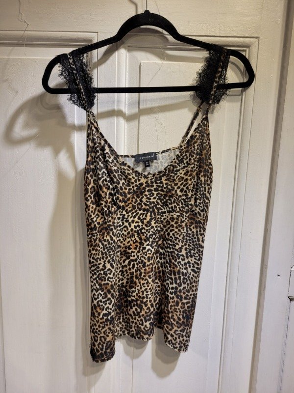Producto - Musculosa KOSIUKO animal print Talle S - PRECIO: 44X