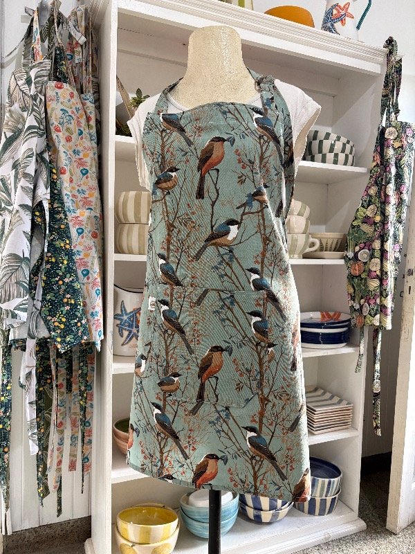 Producto - Delantal pájaro fondo verde